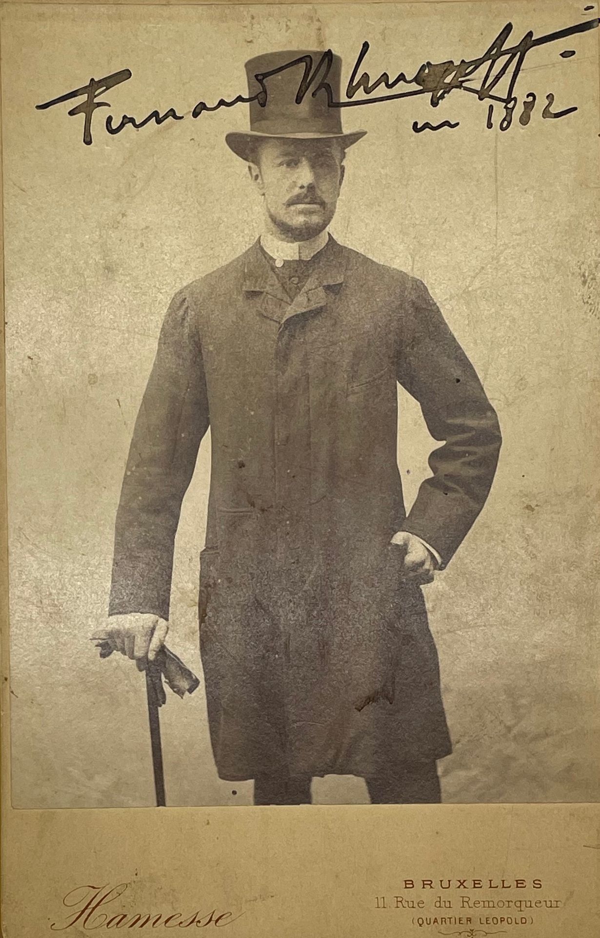 Null KHNOPFF - HAMESSE (Adolphe)."费尔南-赫诺夫的肖像》（1882年）。相册打印，全贴在纸板上，边缘镀金。照片上有Fernan&hellip;