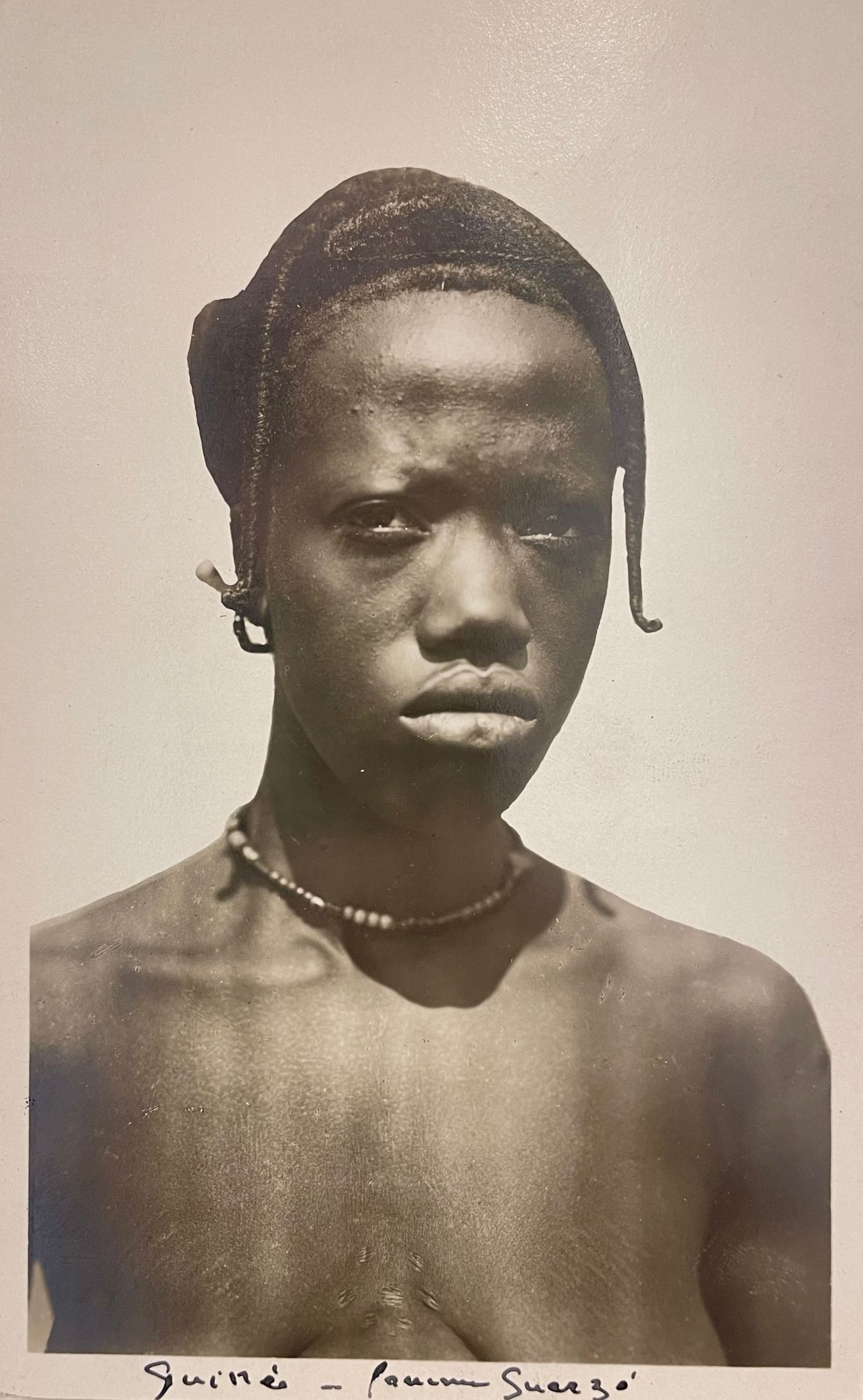 ANONYME. "Baule Woman, Ivory Coast". Silver print bearing the New York Times sta&hellip;