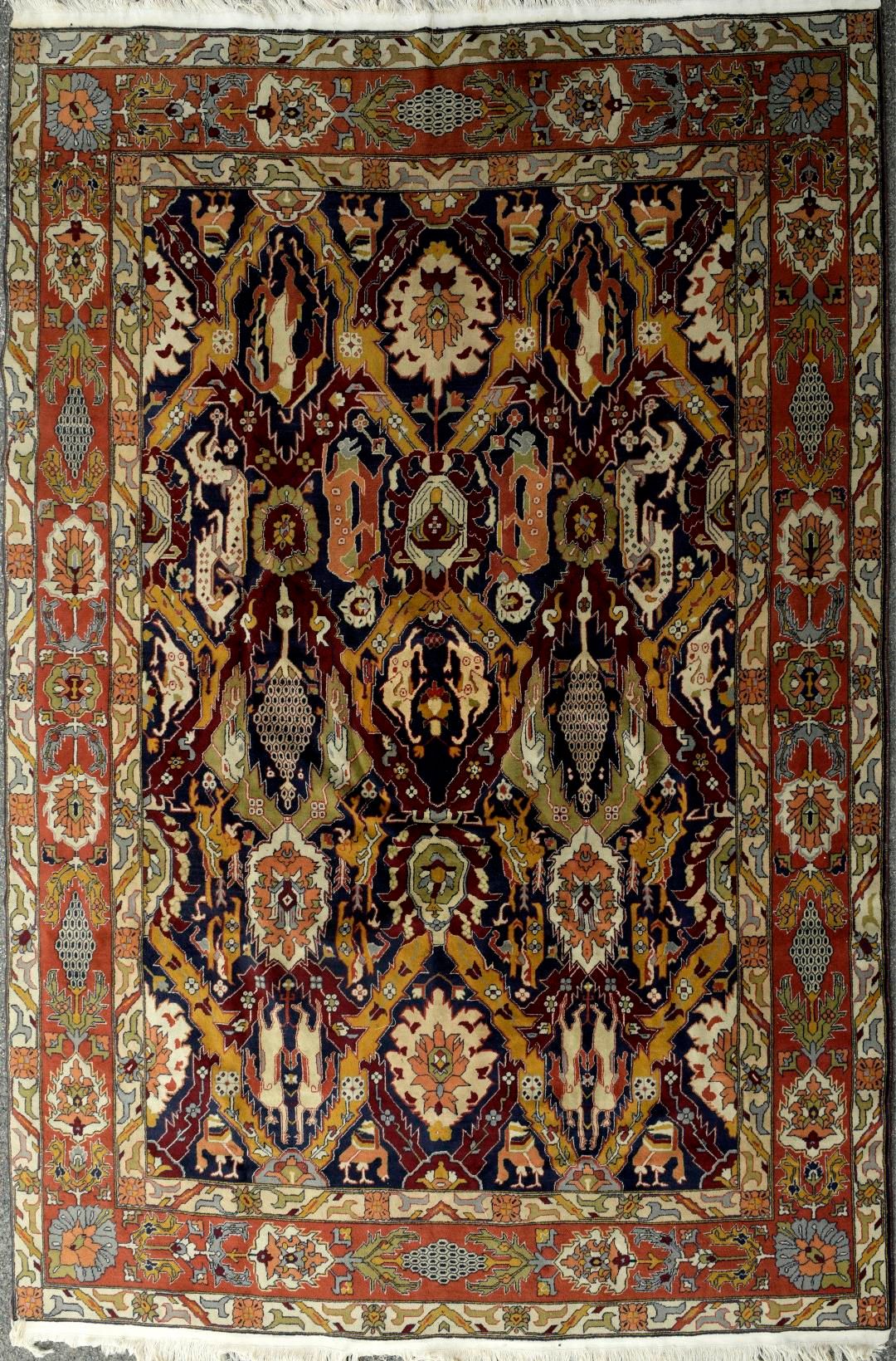 Null Iran. Kirman-Teppich mit mitternachtsblauem Hintergrund, der mit wilden Tie&hellip;