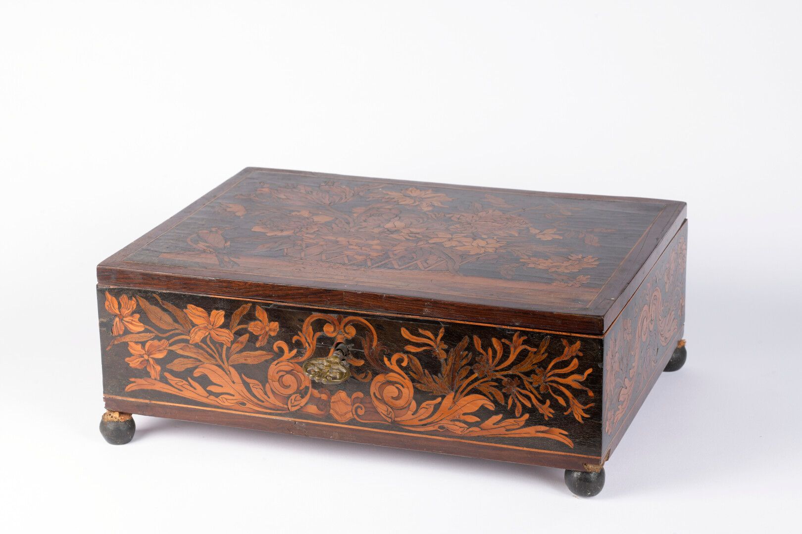 Null Rectangular box inlaid on all sides on an ebony background in rosewood fram&hellip;