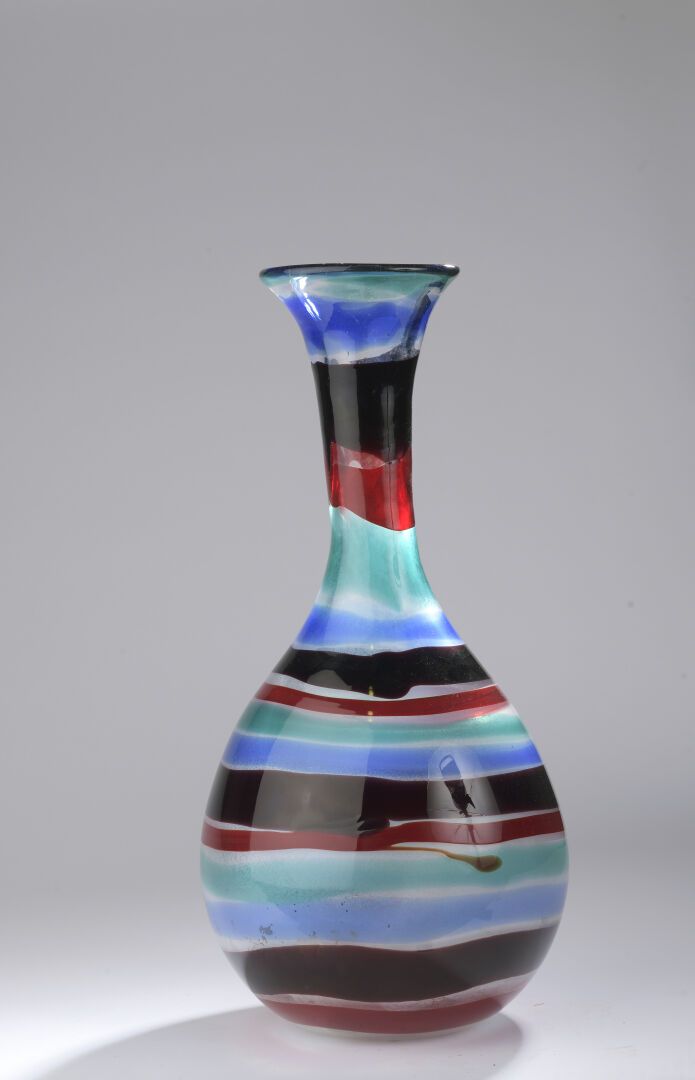 Fulvio BIANCONI, pour VENINI à Murano. Vase de forme balustre en verre soufflé b&hellip;