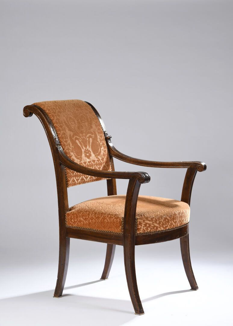 Null Mahogany and mahogany veneer scrolled flat back armchair, sabre legs.
Stamp&hellip;