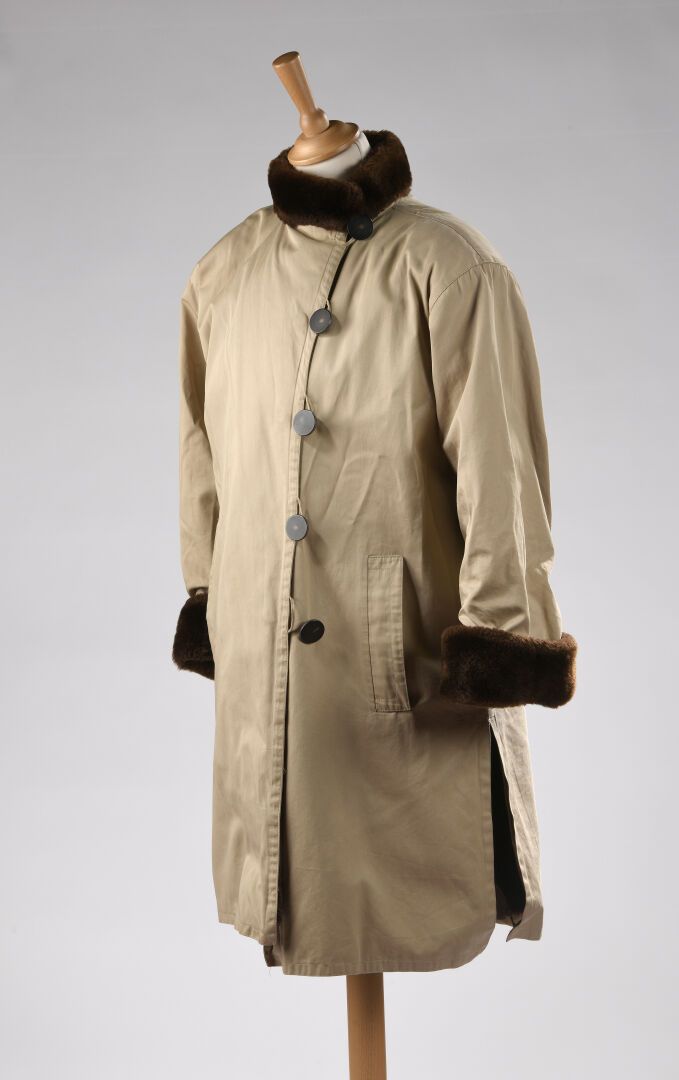 Null YVES SAINT-LAURENT Furs. Beige gabardine coat, brown faux fur stand collar &hellip;