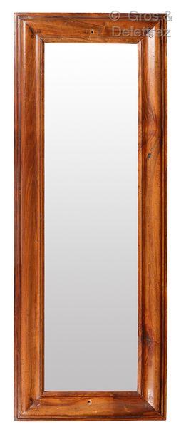 null Lot de six miroirs rectangulaires en bois mouluré et patiné 

45 x 120 cm 

Fausses...
