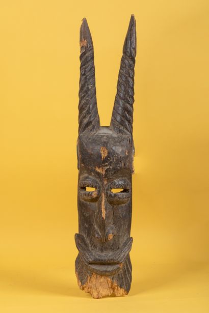 null Tchad, travail colonial
Sculpture en bois noir figurant une tête de femme à...