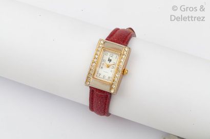 LIP Bracelet-montre de dame en métal doré, le boîtier rectangulaire, le cadran blanc...