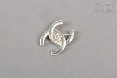 CHANEL par Karl Lagerfeld - Collection Prêt-à-porter Printemps/Été 1996 Broche en...