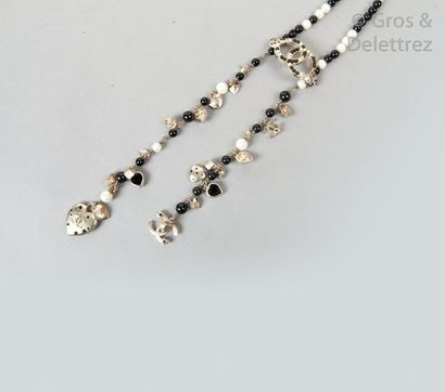 CHANEL par Karl Lagerfeld - Collection Croisière 2009 Collier de perles blanches...