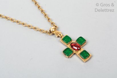 CHANEL par Robert Goossens circa 1960 Magnifique pendentif croix d’inspiration Byzantine...