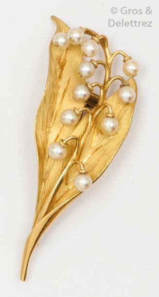 null Charmante «?Branche Muguet?» en or jaune partiellement strié, sertie de perles...