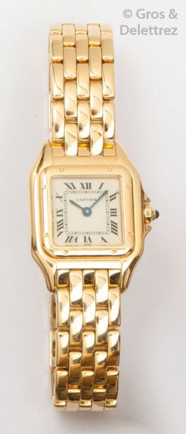 CARTIER «?Panthère?» - Bracelet-montre de dame en or jaune, cadran blanc à chiffres...