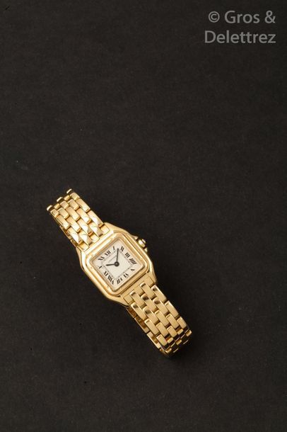 CARTIER «?Panthère?» - Bracelet-montre de dame en or jaune, cadran blanc à chiffres...