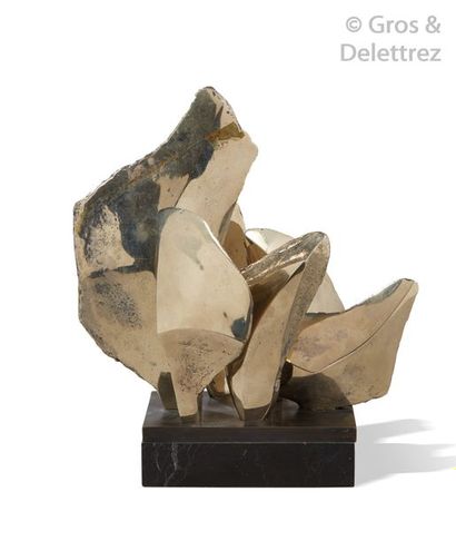 Alicia PENALBA (1913-1982) «Petit Refuge»

Sculpture en bronze à patine argentée,...