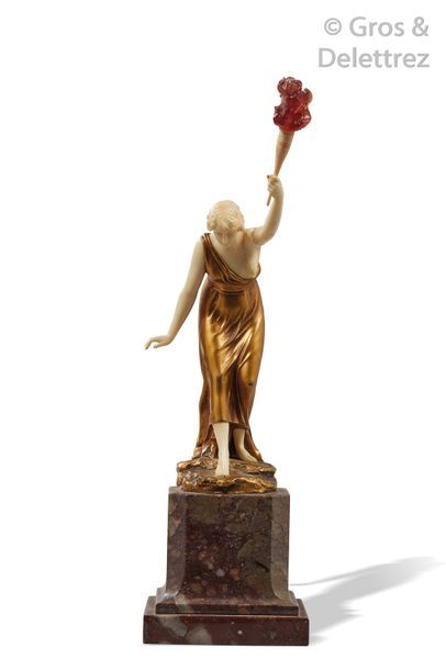 Ferdinand PREISS (1882-1943) « Grecque au flambeau »

Sculpture chryséléphantine...