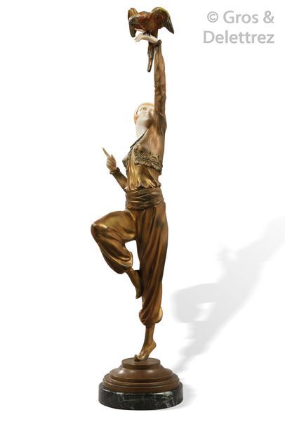Paul PHILIPPE (1870-1930) « Femme au perroquet »

Sculpture chryséléphantine en ivoire...