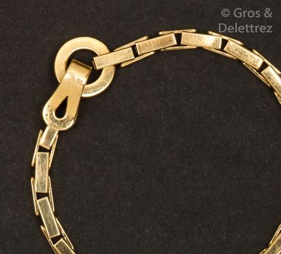 null CARTIER - « Agrafe » - Bracelet articulé en or jaune. Signé Cartier et numéroté....