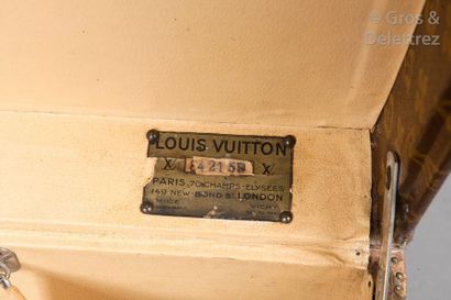 null Louis VUITTON Champs-Elysées n°842159, serrure n°110132

Boîte à chapeaux en...