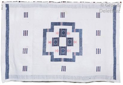 null Tissage d’apparat en coton sur métier, Burkina-Faso

Woven ceremonial cotton...