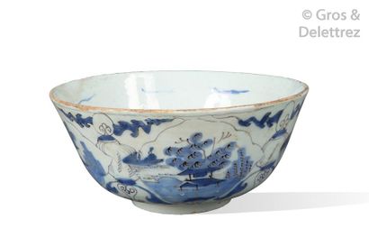 null Angleterre ou Delft Grand bol en faïence dit English Delftware à décor en camaïeu...