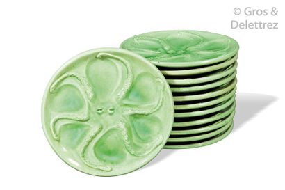 A series of twelve oyster plates in green...