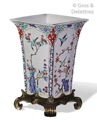 null Square-shaped porcelain cone vase with polychrome decoration of birds and trendy...