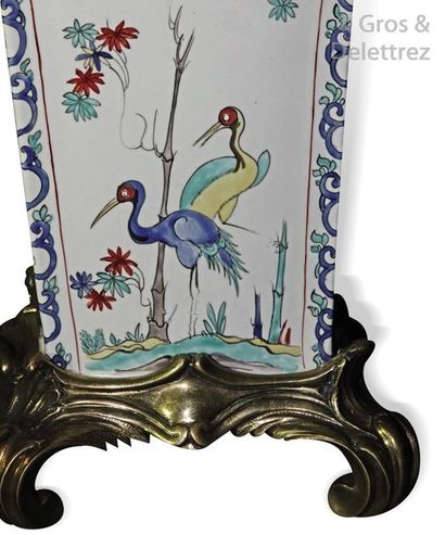 null Square-shaped porcelain cone vase with polychrome decoration of birds and trendy...