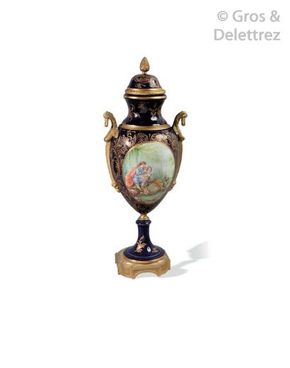 Sevres, a kind of Important covered vase...