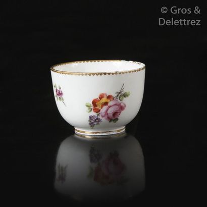 null Sèvres and Worcester Lot composed of a lemon cup and soft porcelain saucer of...