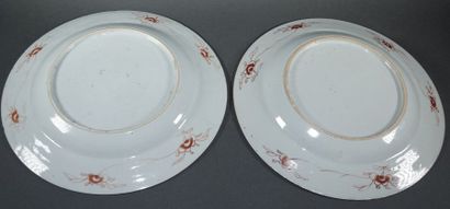 null Pair of porcelain plates of the Compagnie des Indes decorated " Pompadour "...