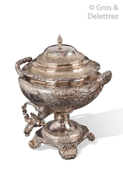 null Hot water fountain in silver plated metal decorated with foliage and flowery...