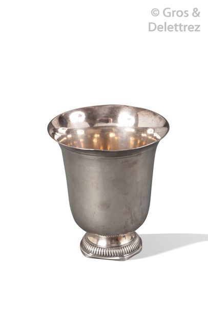 Silver tulip tubal, the pedestal with gadroons...