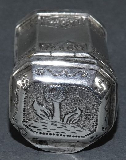 null Small octagonal silver pill box with engraved decoration of small naive landscapes...
