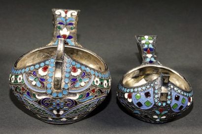 null Two small kovsh in vermeil and polychrome blue, red and white enamels decorated...