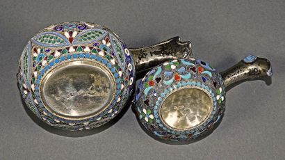 null Two small kovsh in vermeil and polychrome blue, red and white enamels decorated...