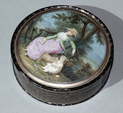 null Round box in composition imitating aventurine, the lid decorated with a miniature...