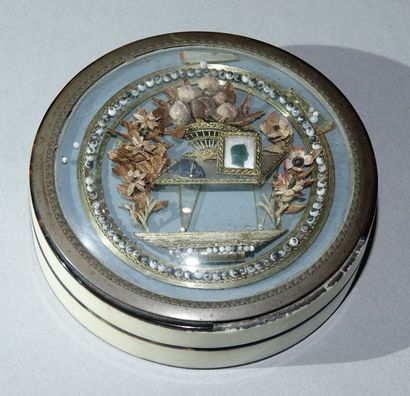 null Round ivory box, the lid decorated with a small still life in natural flowers...