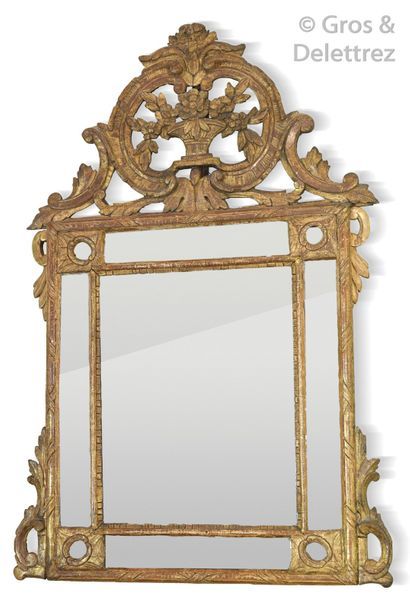 Mirror with carved and gilded wooden glazing...
