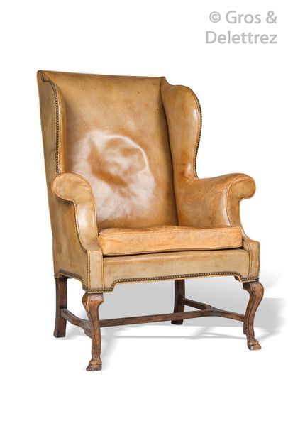 Wingchair with ears in natural walnut moulded...