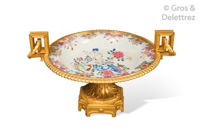 Flat bowl in 18th century Chinese porcelain...