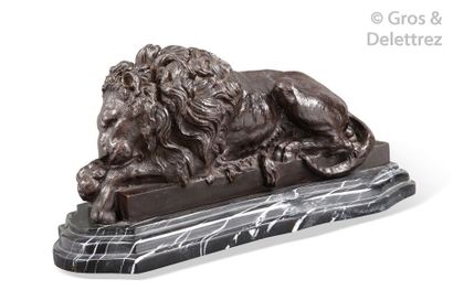 null Isidore Jules BONHEUR, d’après Lion endormi. Statuette en bronze à patine foncée,...