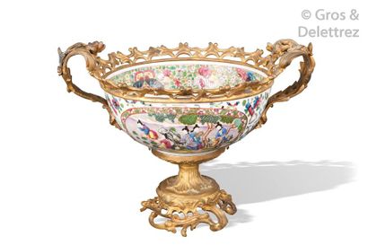 null Hollow bowl in Canton porcelain with polychrome decoration of flowers, literary...