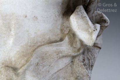 null Henri Nelson (1854 - 1919) Statue acéphale en marbre blanc représentant un buste...