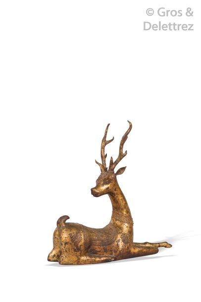 null Cast iron stag gilded with the leaf Oriental work of the 20th century High. :...