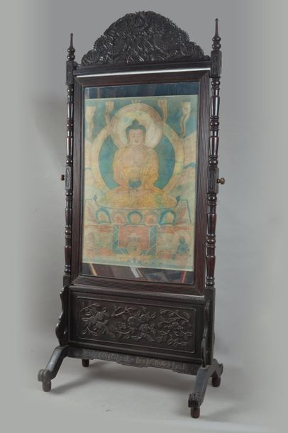 null Chine, XVIIIe siècle

Important thangka en soie kesi polychrome, représentant...