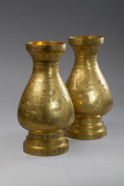 Chine, XVIII - XIXe siècle 
Paire de vases...