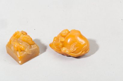 null Chine, début XXe siècle

Groupe en stéatite pierre de shousan, de couleur ambre,...