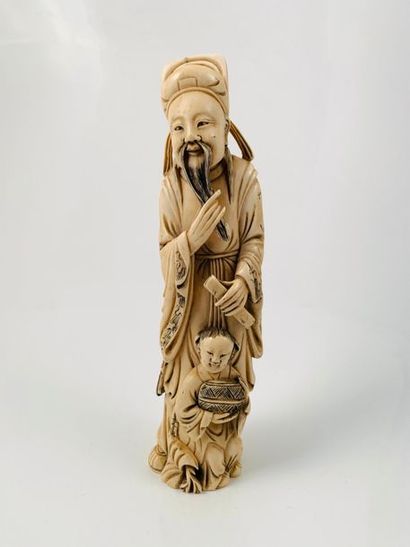 Chine, vers 1920 
Statuette en ivoire, représentant...