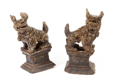 null Chine, modèles du XVIIIe

Couple de lions bouddhiques en céramique émaillée...