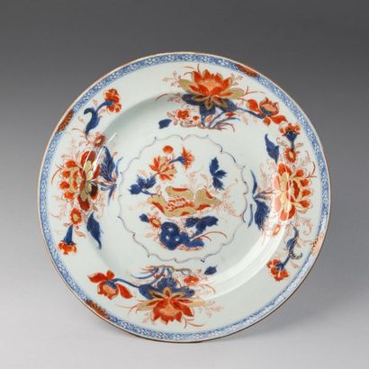 null Chine, Compagnie des Indes, XVIIIe siècle

Petit plat en porcelaine en "imari...