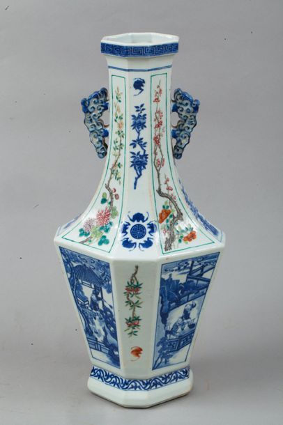 Chine, XIXe siècle 
Vase balustre octogonal...